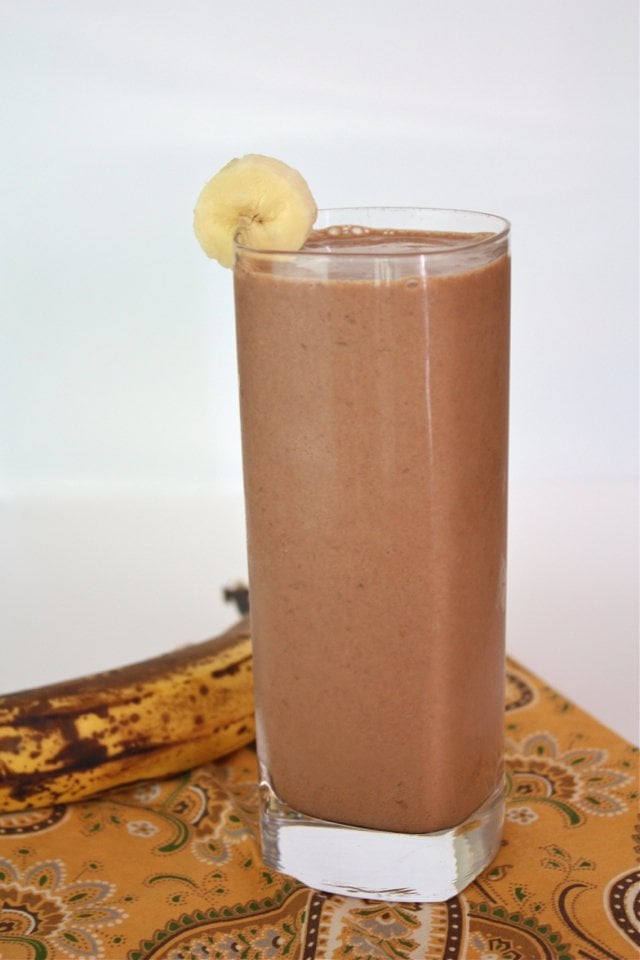 Chocolate Banana Smoothie (with veggies) - The Natural Nurturer