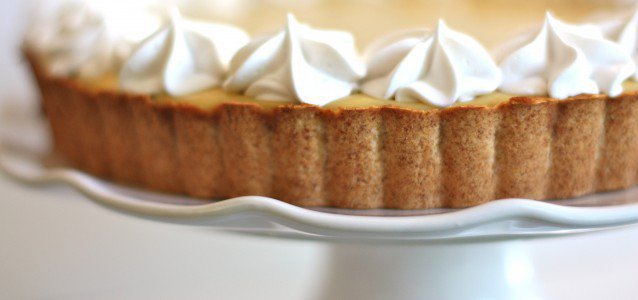 Delicious looking pumpkin pie with a honey graham cracker pie crust!