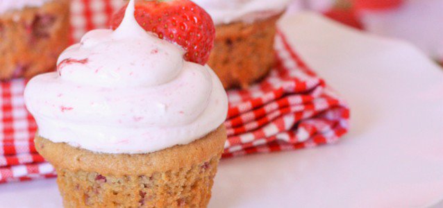 Sweet and delicious strawberry cupcakes topped with Italian meringue.