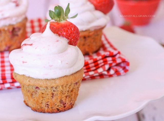 Sweet and delicious strawberry cupcakes topped with Italian meringue.