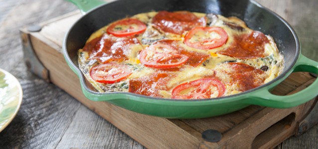 A skillet of Gluten Free, Paleo Pizza Frittata filled with mushrooms, spinach, tomatoes, and pepperoni.