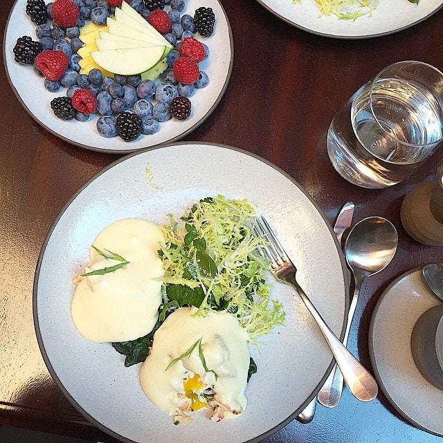 Last_morning_in_NYC_and_enjoyed_this_crab_benedict_over_spinach_with_the_lovely__alexthomopoulos_._Plus_that_glorious_plate_of_fruit.___givemeallpineapple__daniellescravings__aageats__paleo__glutenfree