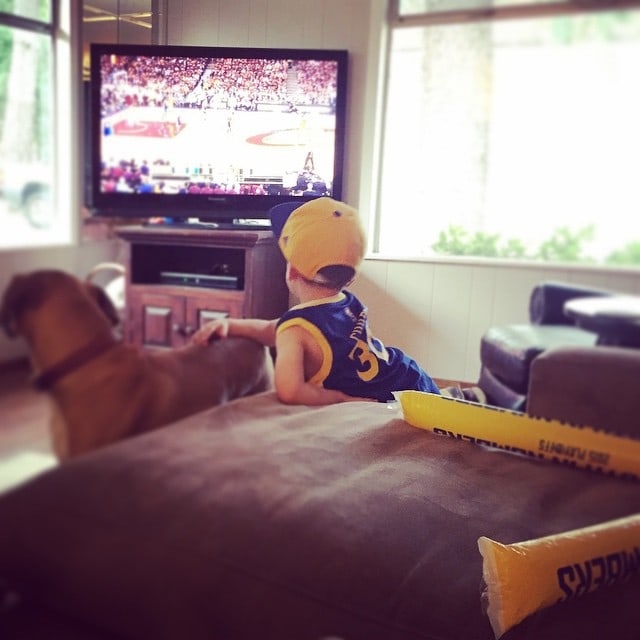 Relying_on_the_dog_to_calm_his_nerves_during_this_nail-biter____dubnation__warriors