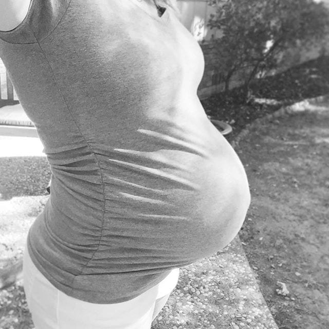 Less_than_3_weeks_to_go___Can_t_believe_how_fast_it_has_gone._Ps_these__apeainthepodmaternity_shirts_are_the_best._So_comfy_and_stretchy.___aagbaby3__babybump__pregnancy