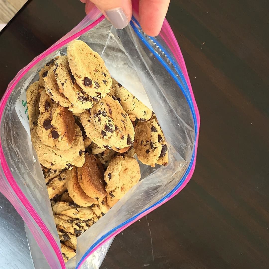 Sometimes_this_is_the_only_thing_I_have_time_to_eat._Oh_darn._____realdealchocolatechipcookies
