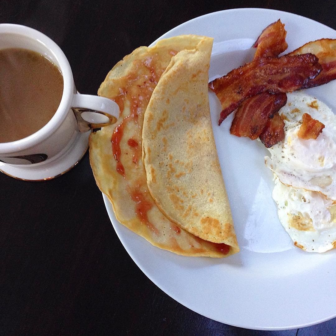Breakfast.__A_wrap_from_Meals_Made_Simple_with_ghee_and_strawberry_preserves__2_eggs__bacon__and_a_decaf_pumpkin_spice_coffee.__aageats__paleo