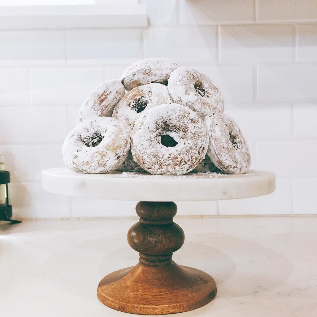 powedered-sugar-donuts