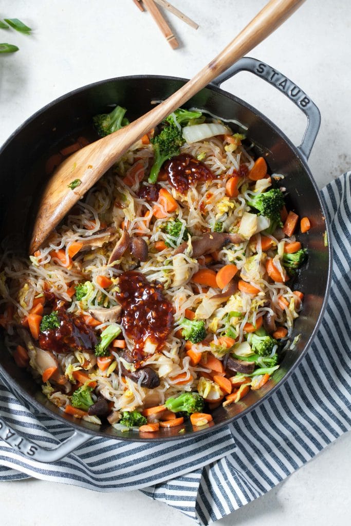 konjac noodles and kelp noodles with greens and mushrooms / pasta