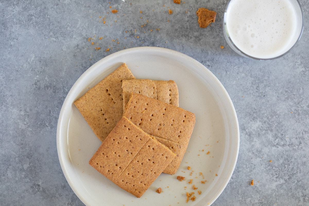 Homemade Graham Crackers Recipe (with White and Wheat Flours)